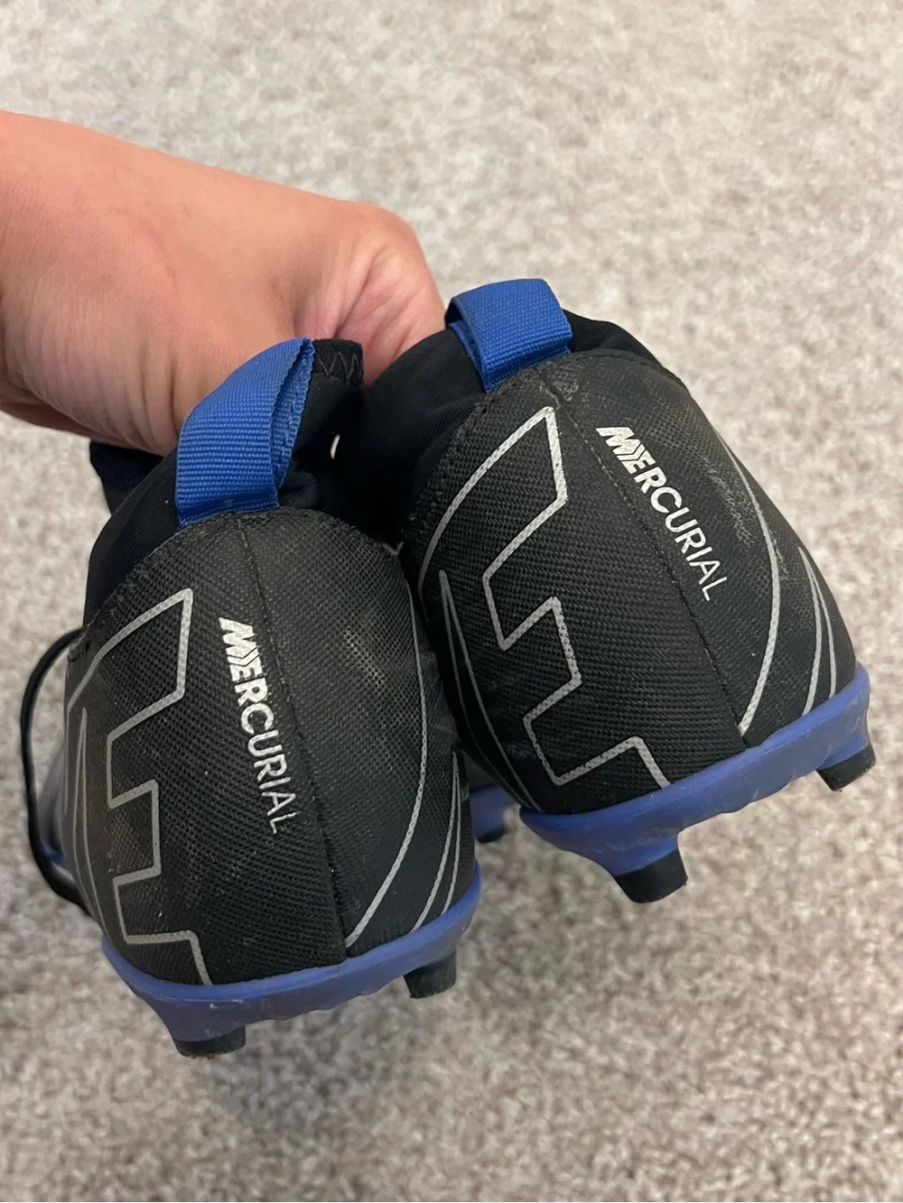🔵NIKE: Boy size 5, Mercurial black & royal blue logo cleats w/ties, preowned🔵